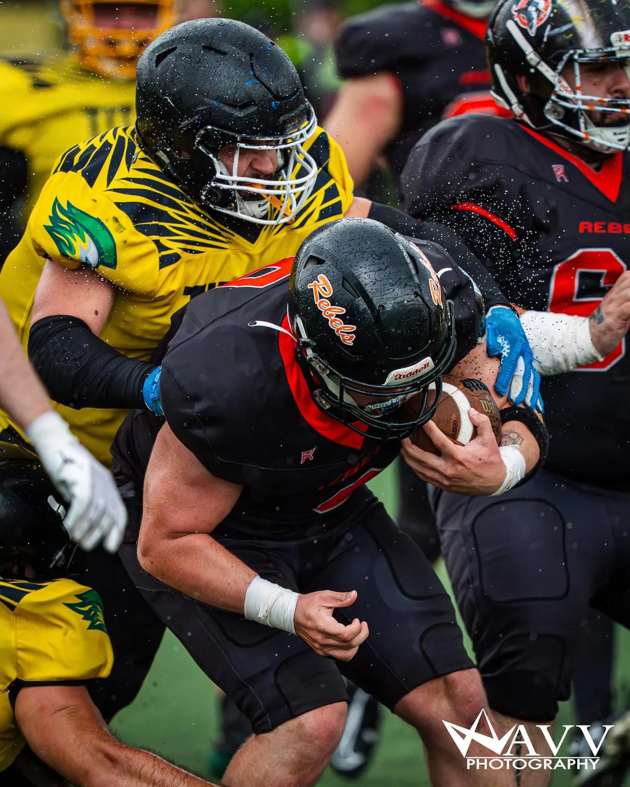 Jucători Bucharest Titans în genunchi la marginea terenului